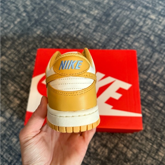 Nike Dunk Low - Picture 4 of 10